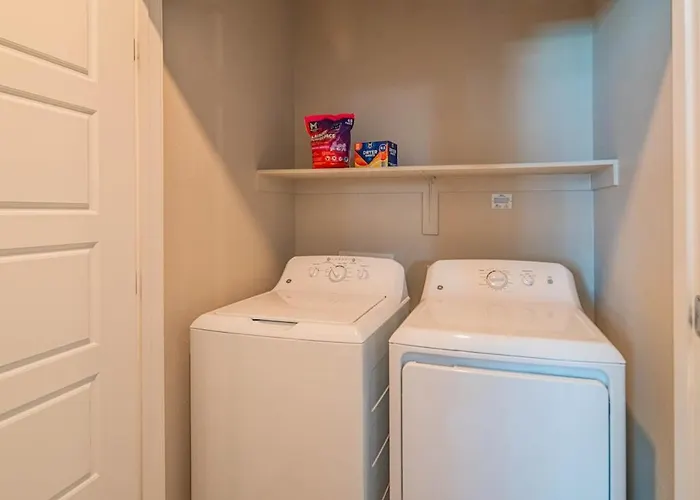Apartment Serene 1br Uptown Biltmore Gym Pool Parking Wd