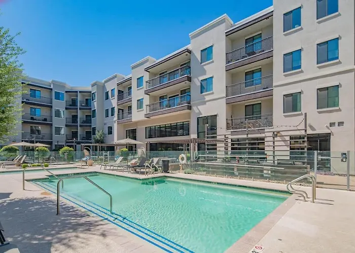 Serene 1br Uptown Biltmore Gym Pool Parking Wd