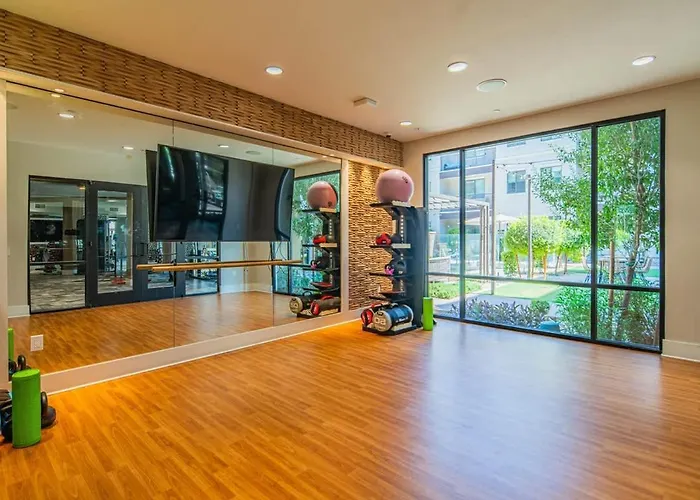 Apartment Serene 1br Uptown Biltmore Gym Pool Parking Wd *