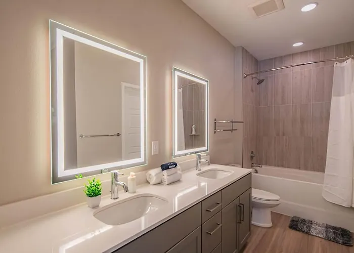 Serene 1br Uptown Biltmore Gym Pool Parking Wd