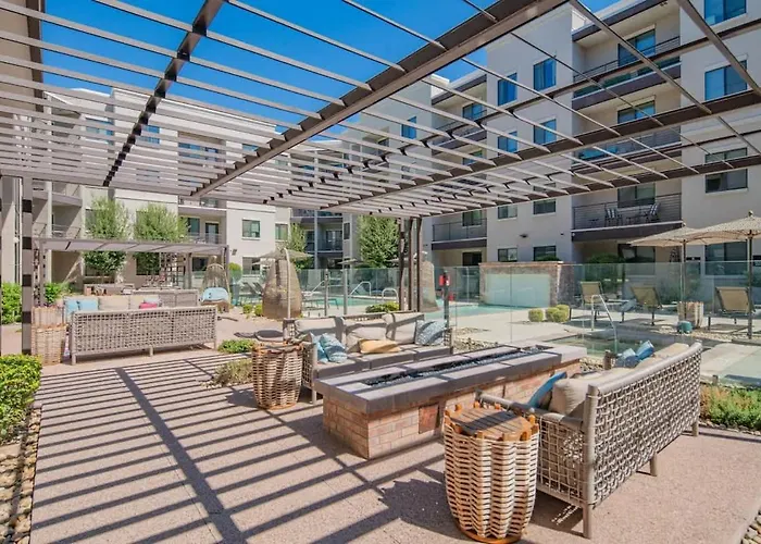 Serene 1br Uptown Biltmore Gym Pool Parking Wd *