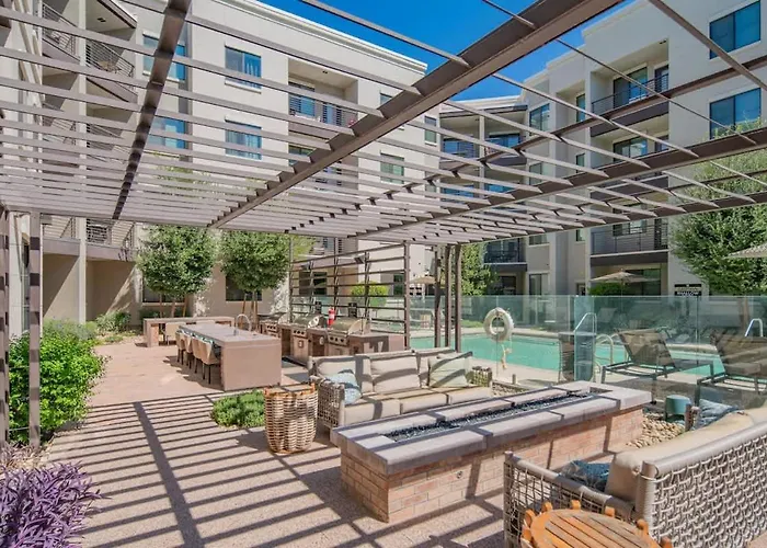 Serene 1br Uptown Biltmore Gym Pool Parking Wd