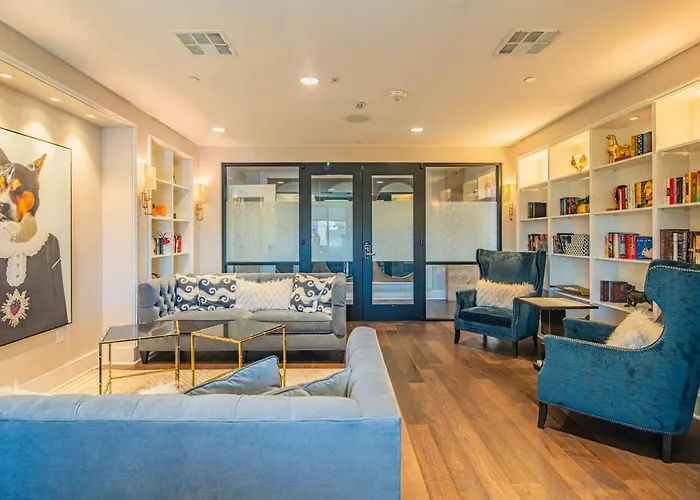 Serene 1br Uptown Biltmore Gym Pool Parking Wd Apartment *