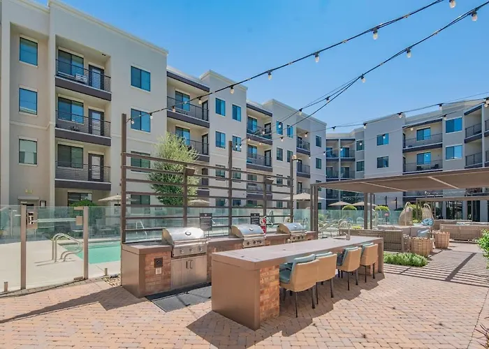 Serene 1br Uptown Biltmore Gym Pool Parking Wd Apartment *