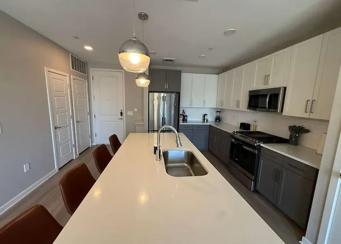Serene 1br Uptown Biltmore Gym Pool Parking Wd Apartment Phoenix