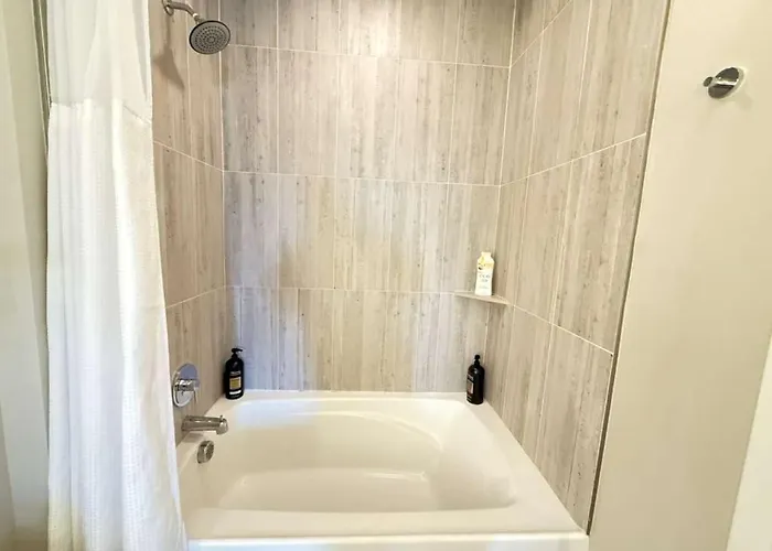 Serene 1br Uptown Biltmore Gym Pool Parking Wd Phoenix