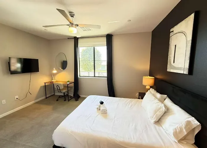 Serene 1br Uptown Biltmore Gym Pool Parking Wd *